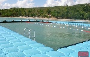 Concept de piscine sur plans d'eau