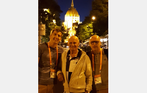 599abe9098914_Budapest3nageursCNB.jpg